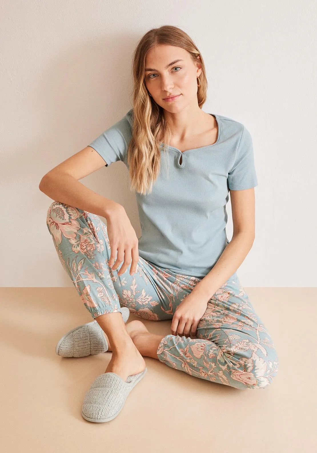 Blue pyjamas in 100% cotton with floral print bottoms - Blue